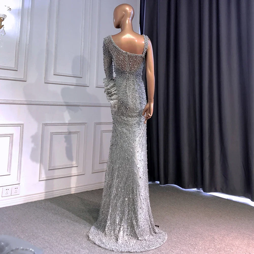 Robe de soirée en dentelle perlée