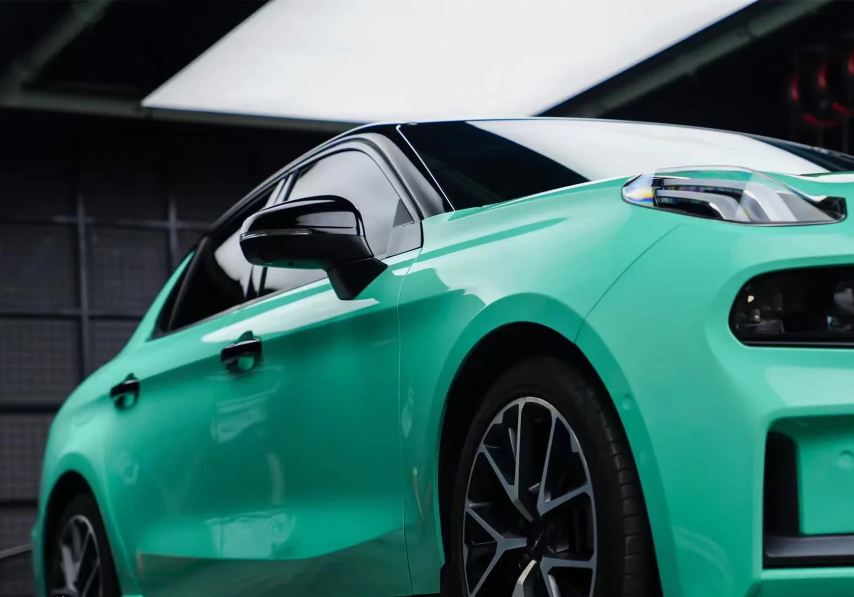 PET Mintgrüne Glänzende Auto-Vinylfolie Luftblasenfreie Selbstklebende PVC-Farbwechselfolie Fahrzeugkarosserie-Dekorationszubehör – Detail 2