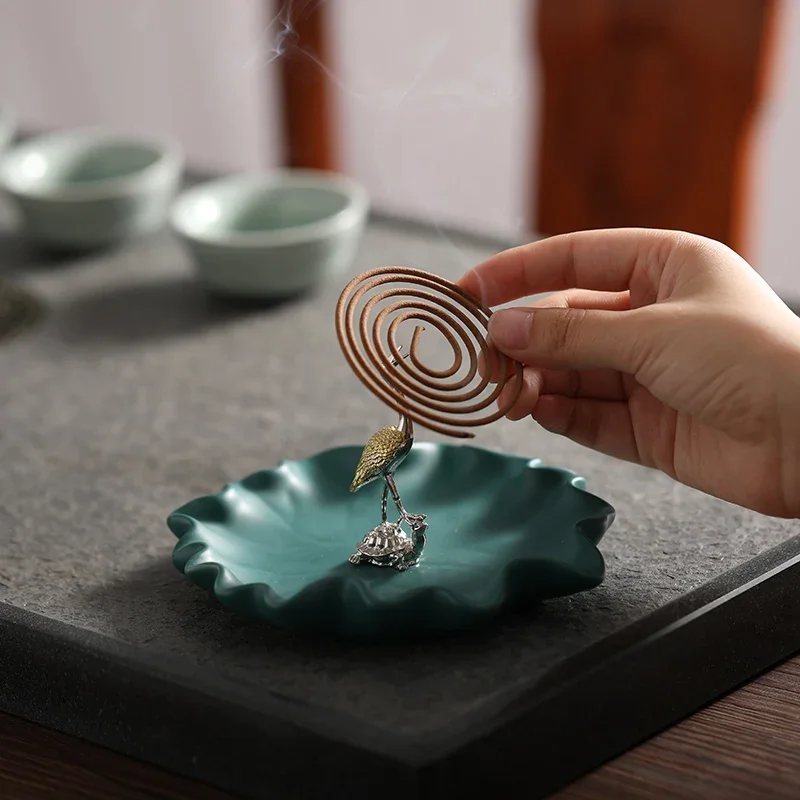 Ceramic Zen Fragrance Incense Burner Lotus Leaf Plate Base Alloy Crane on Turtle Sandalwood Stove Household Indoor Supplies, 1Pc