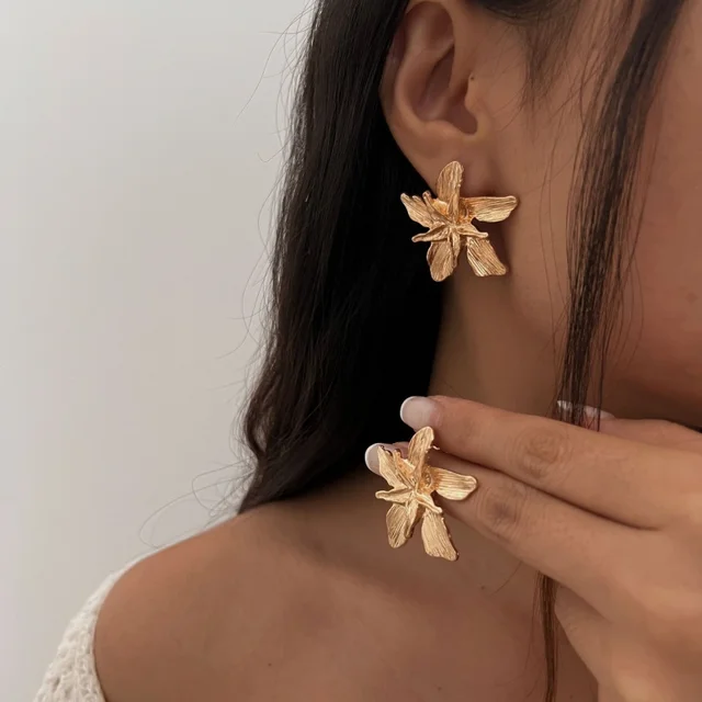 2025 New Vintage Metal Gold Color Flower Earrings For Women Fashion Floral Statement Earrings Jewelry Gift Wholesale 1