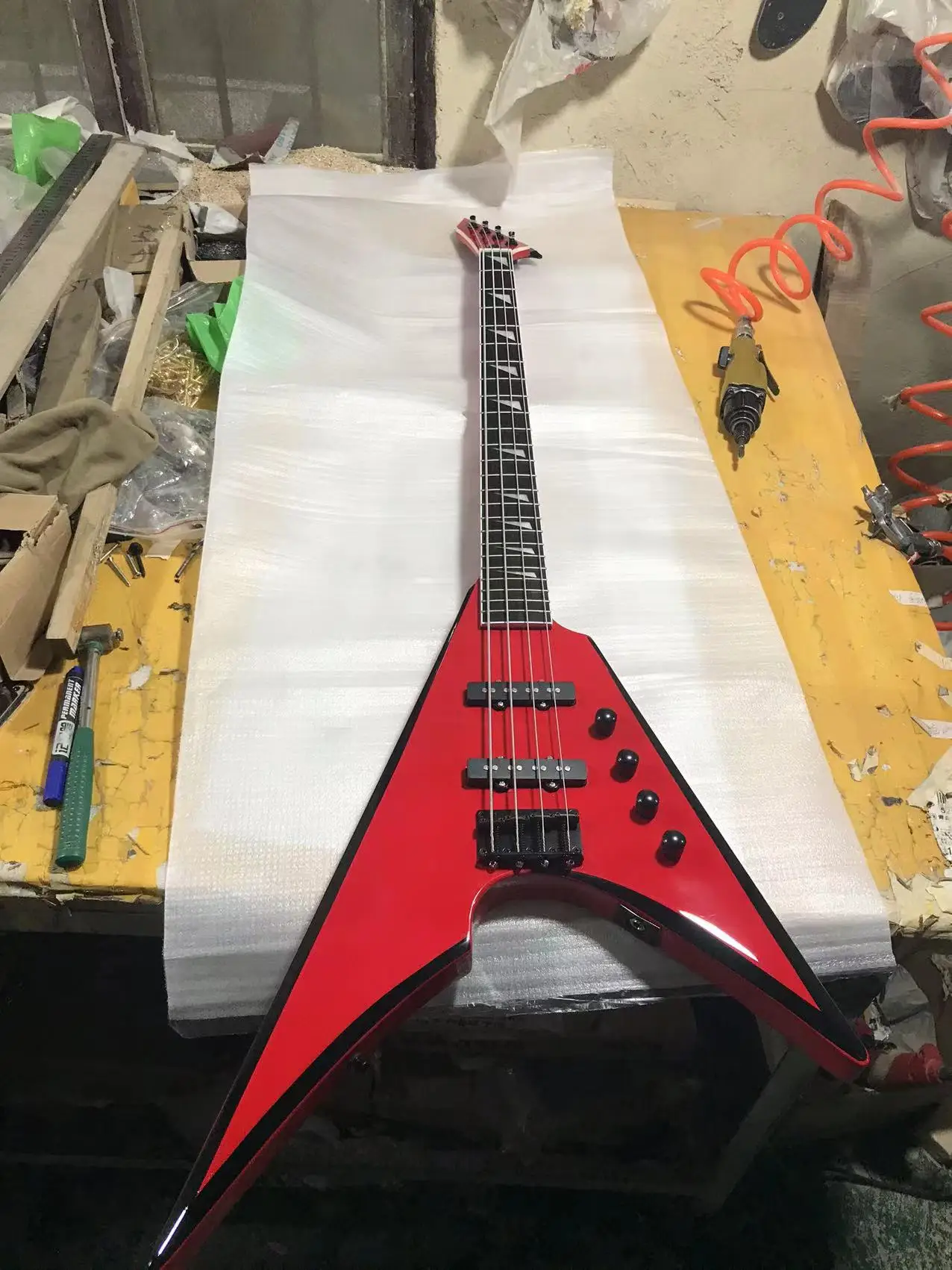 Free delivery,High quality 4 string electric bass,Red bass black
