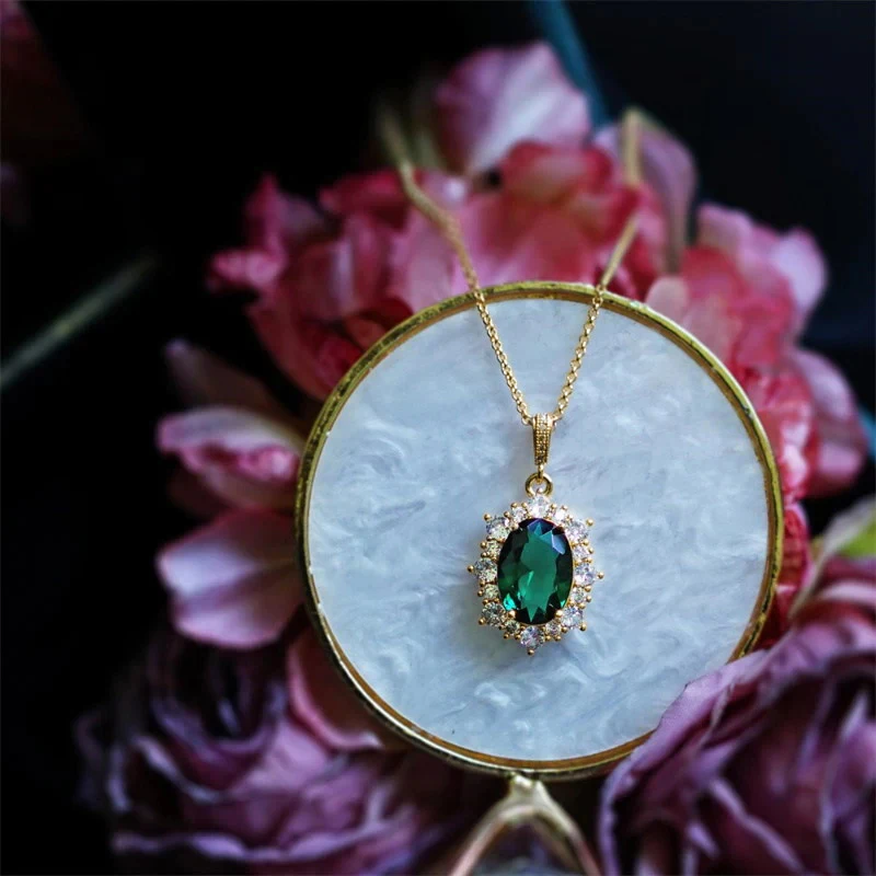 Huitan Noble Necklace - Worn