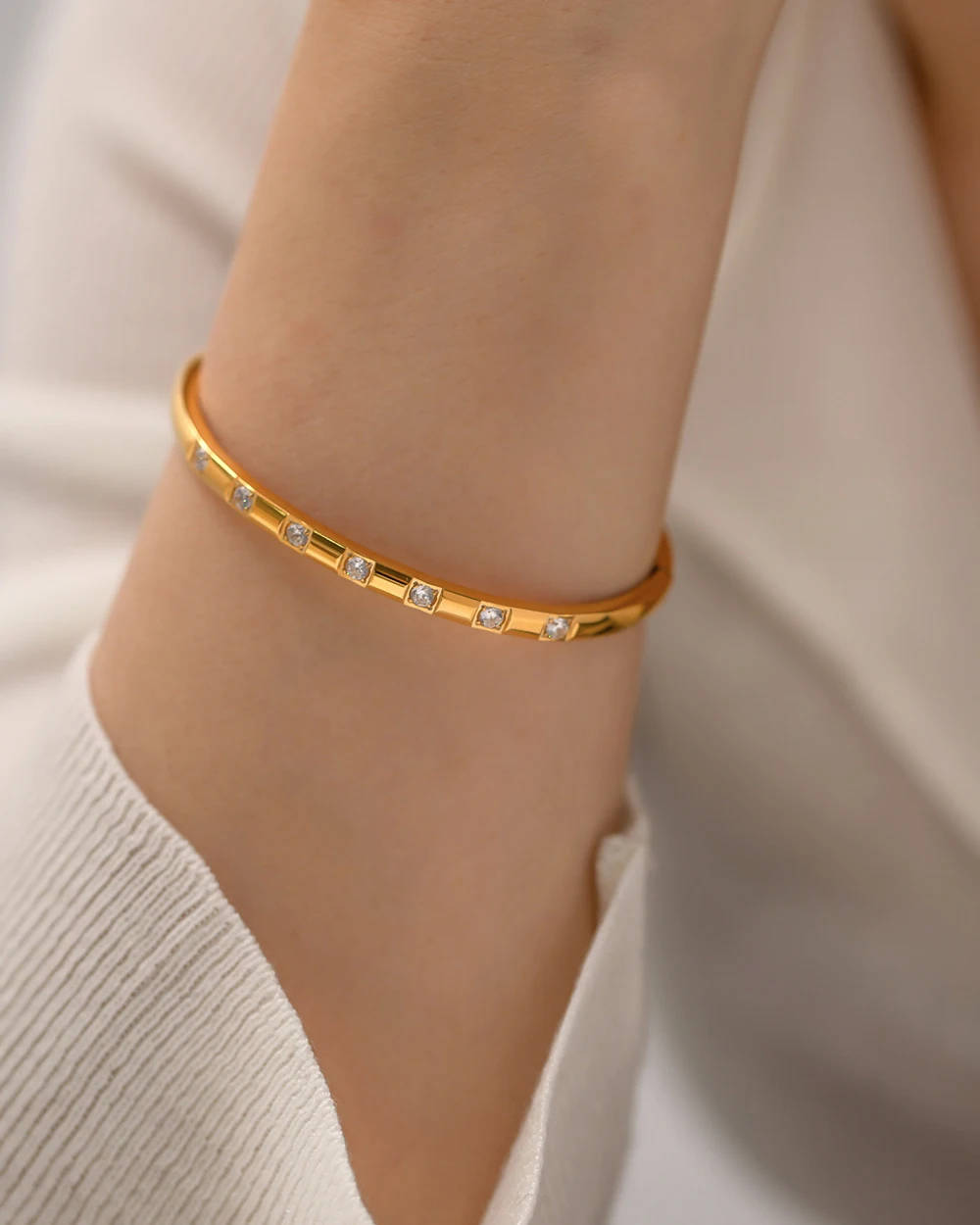 ★OY★L STONE BRACELET - WHITE★正規品/韓国直送料込/人気 OY METAL STONE BRACELET ホワイト - メルカリ