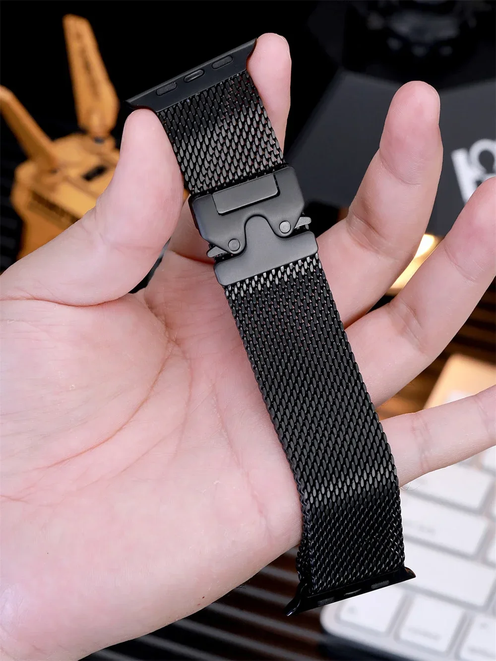 Apple Watch Milanese Loop Image 14