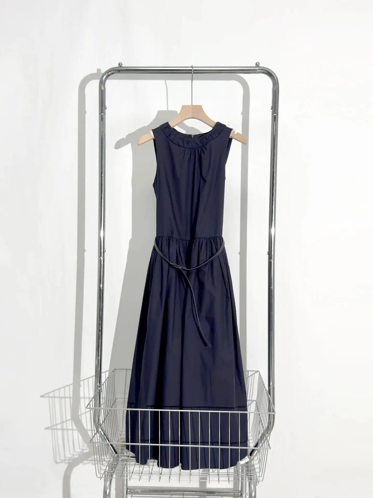 

Женское Повседневное платье без рукавов, приталенное платье с круглым вырезом и поясом, весна-лето 2024