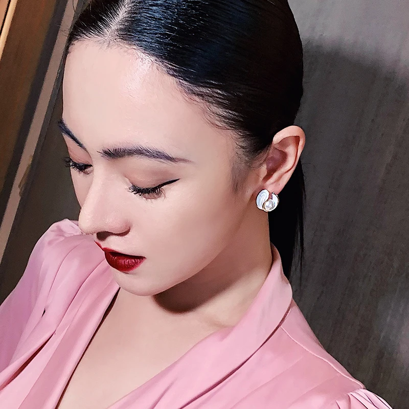 Exquisite Geometric Enamel Pearl Earrings Jewelry Party - Image 2