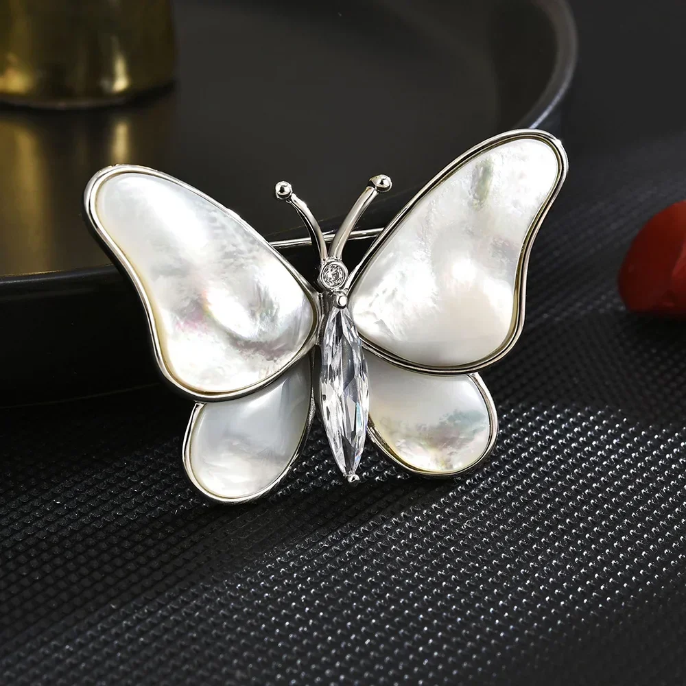 

Luxurious Diamond Butterfly Brooch Lapel Pin Festival Party Wedding Dress Set White Crystal Brooches Accessories Jewelry Gifts