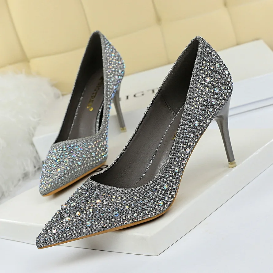 thumbnail image 1 of Zapatos de tacón alto finos de novia a la moda, de lujo, puntiagudos, sexys, para noche, banquete, con diamantes de imitación, con un solo stiletto, para mujer, para oficina, 1 of 5