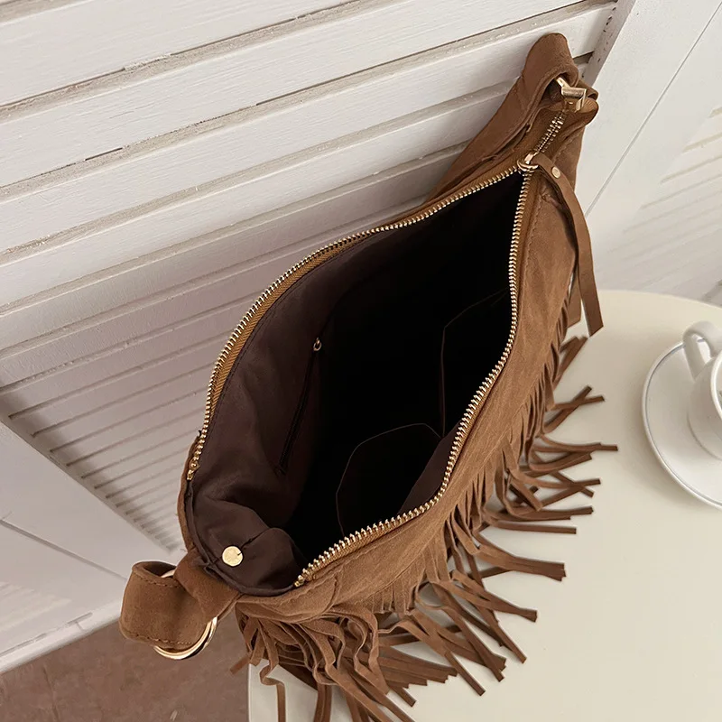 Bohemian Tassel Shoulder Bag 2024 New Retro Saddle Bag Fashionable and Trendy Large Capacity One Shoulder Crossbody Women's Bag