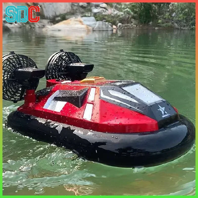 Vue rapprochée du bateau RC télécommandé rapide bleu petit avec détails de la coque, parfait pour acheter votre modèle Bleu Petit ou Rouge Grand.