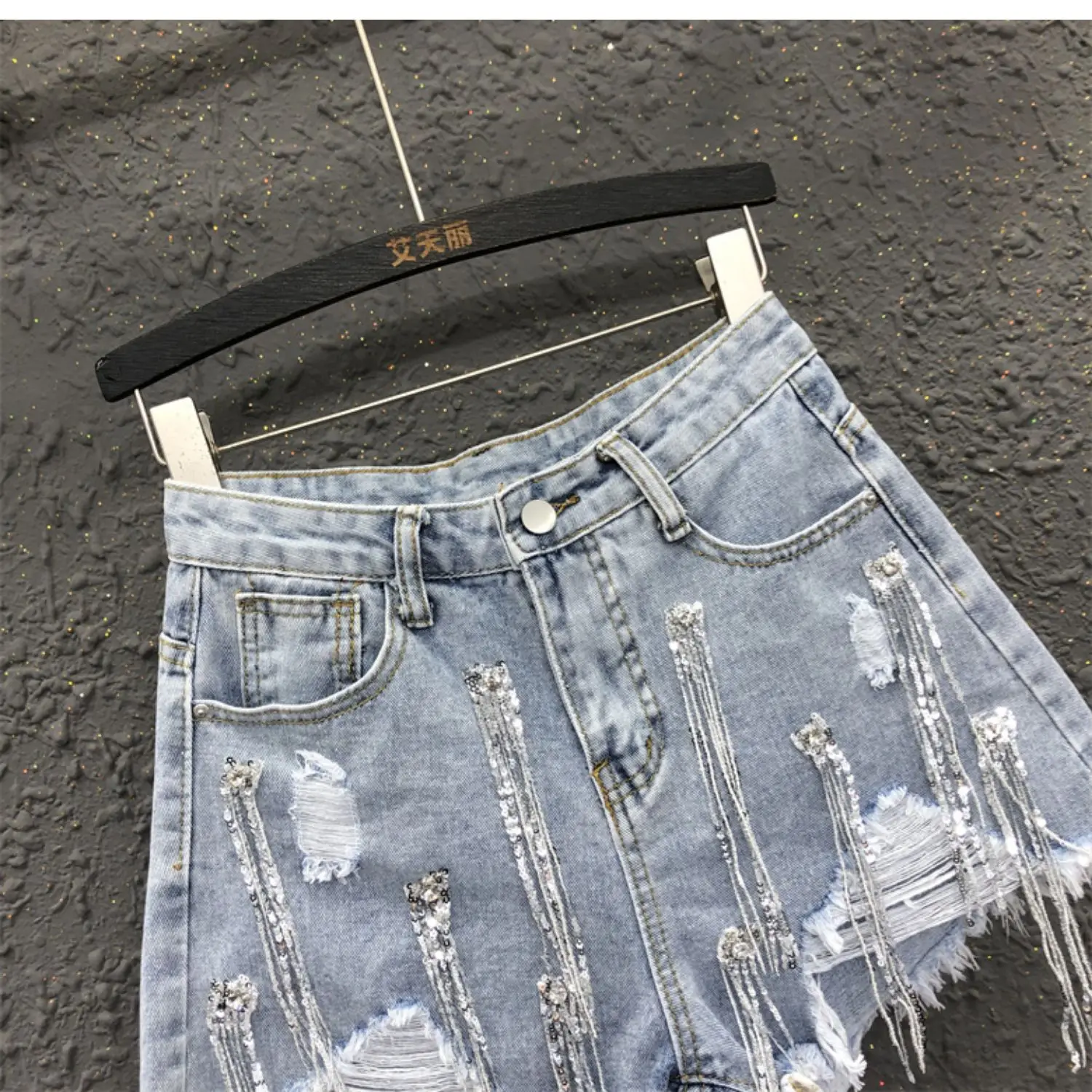 Chain Tassel Design Sense Ripped Burr Denim Shorts Women's Summer 2023 New Slimming Hot Girl Western Style Wide-Leg Pants