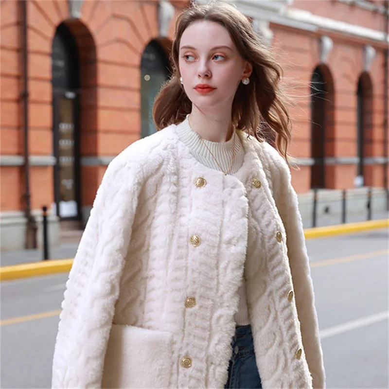 Women's Outdoor Winterproof Fur Coat Premium Fleece Fur Winter Thermal Jacket Crewneck Design Comfortable Plush Coat