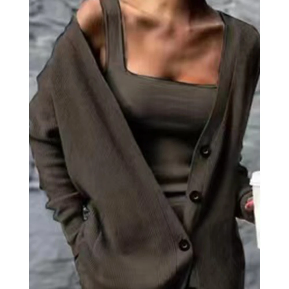 Рисунок 2 - Женский трикотажный костюм из трех предметов