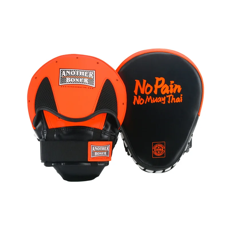 1 Piece Training Muay Thai Boxing Pads Focus Mitt Sanda Martial Arts MMA Sparring Equipment Punching Target DEO