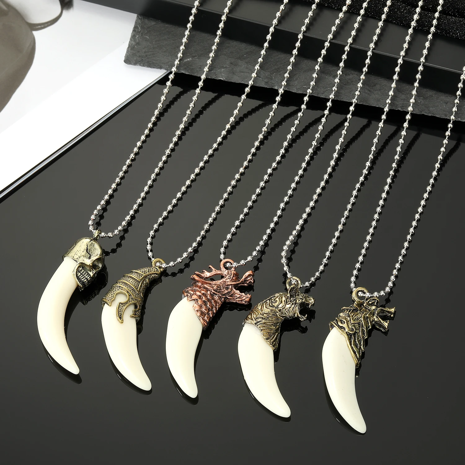 1PC New Domineering Simulation Wolf Tooth Necklace Retro Punk Tiger Head Pendant Necklace Men's Sweater Chain Jewelry