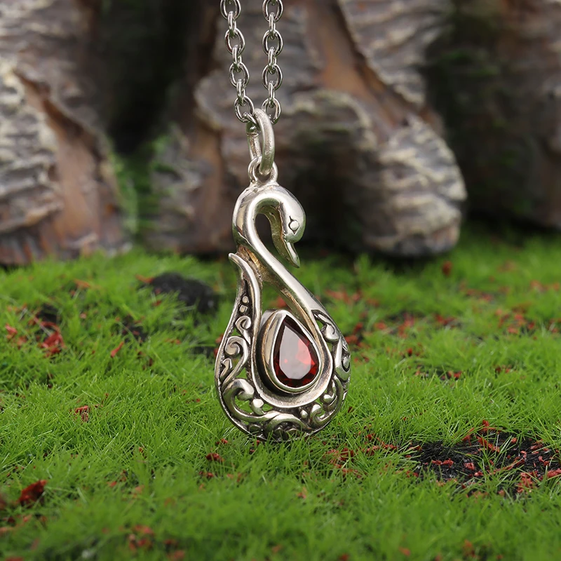 

Classic Fashion Gemstone Swan Animal Pendant Necklace Women's Evening Jewelry Accessories Gift
