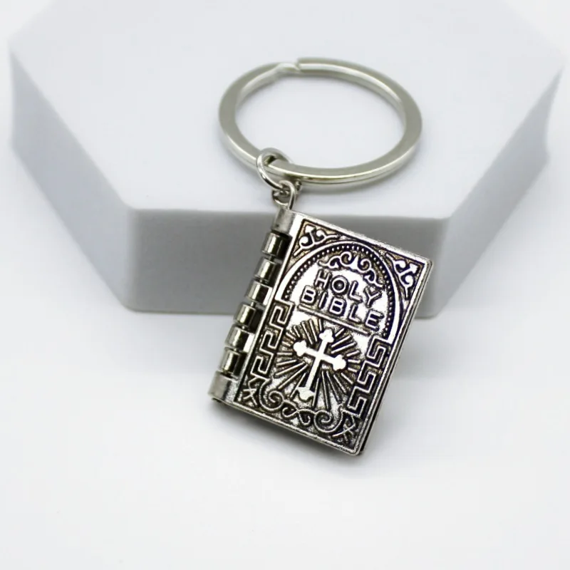 

Vintage Holy Bible Scripture Pendant Keychain Alloy Bible Keyring Purse Hanging Mini Backpack Bag Wallet Jewelry Accessories