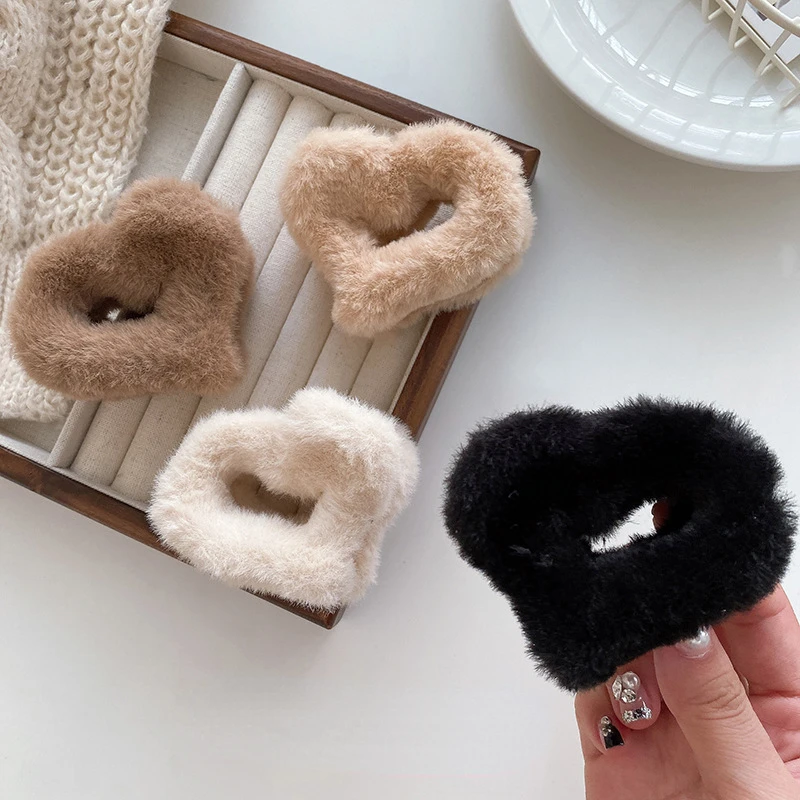 

Curry Plush Love Heart Hairpin Girl Autumn Winter New Shark Clip Fashion Simple Hairpin for Women Headwear Hair Accessories