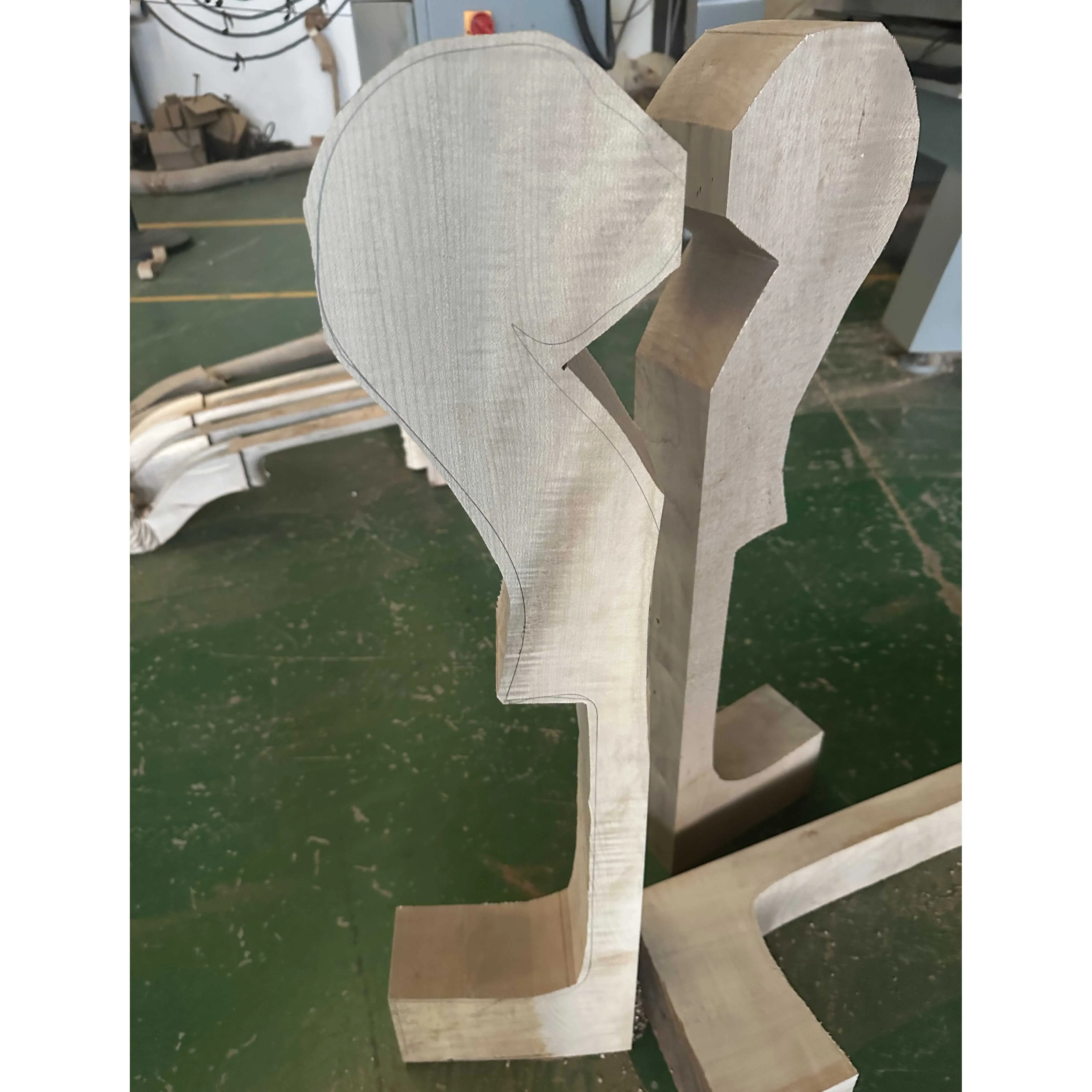 Double bass violin neck lion head single board maple material, European flame maple, water wave wood, 1 piece