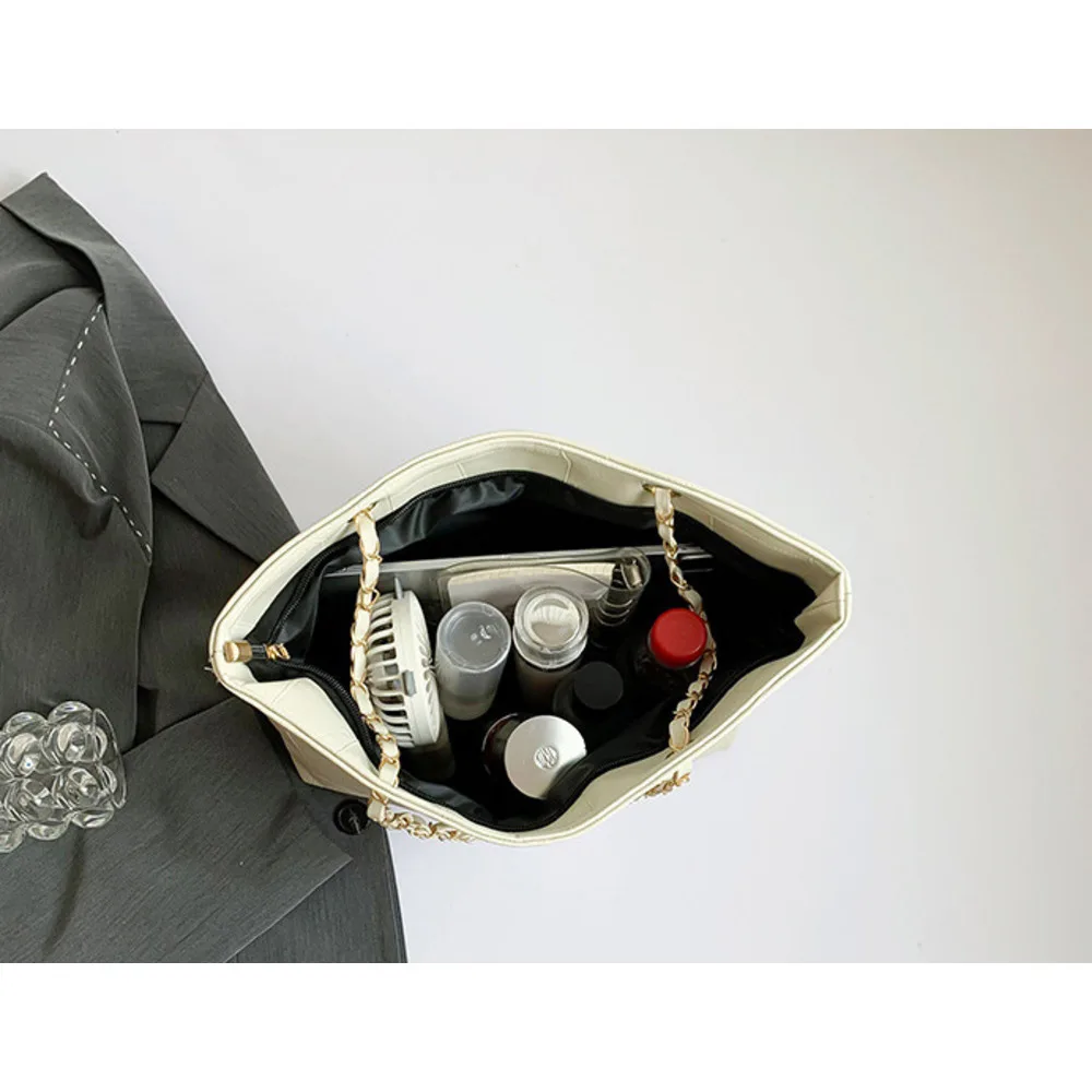 Women's Large Capacity Shoulder Tote Bag With Chain Detail_voghion.com