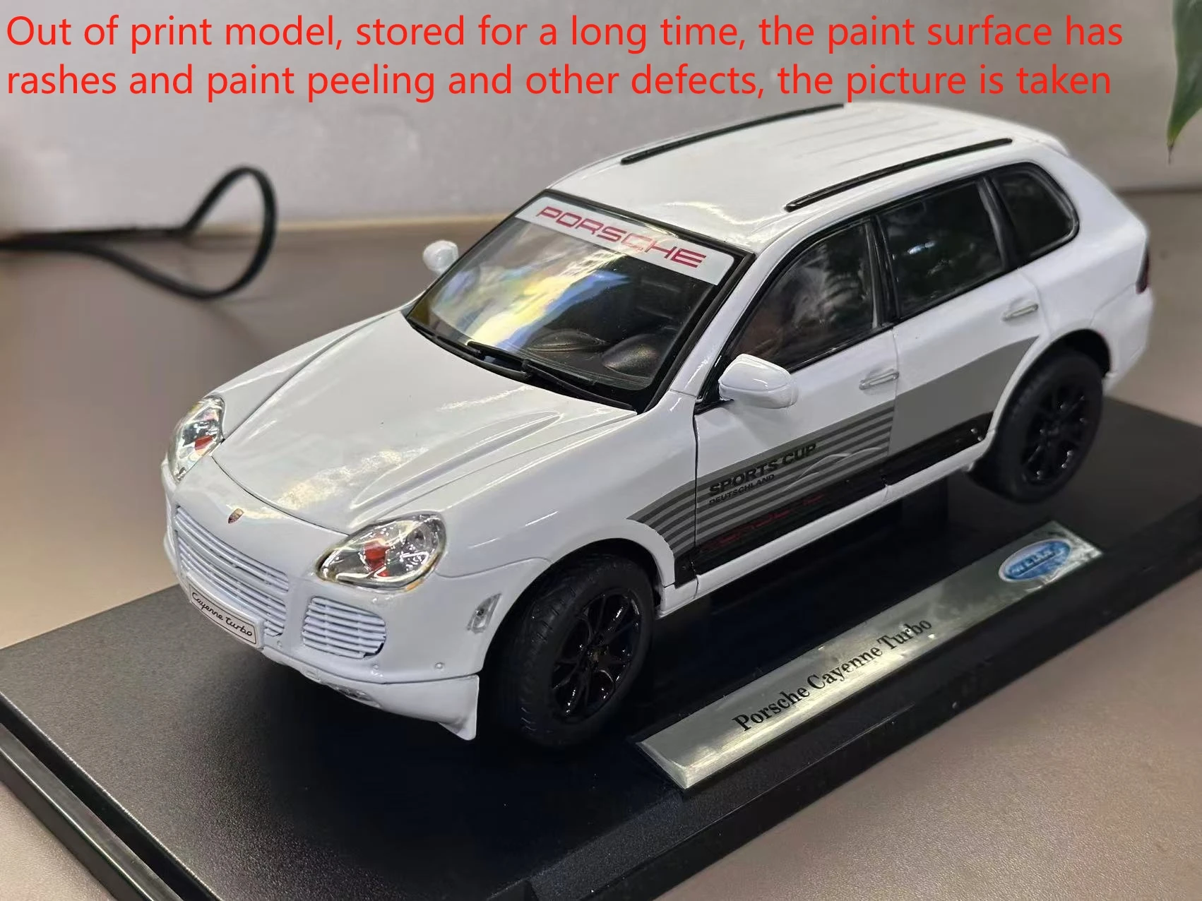 ポルシェ カイエン ターボ絶版モデル 1:18 スケール合金ホビー