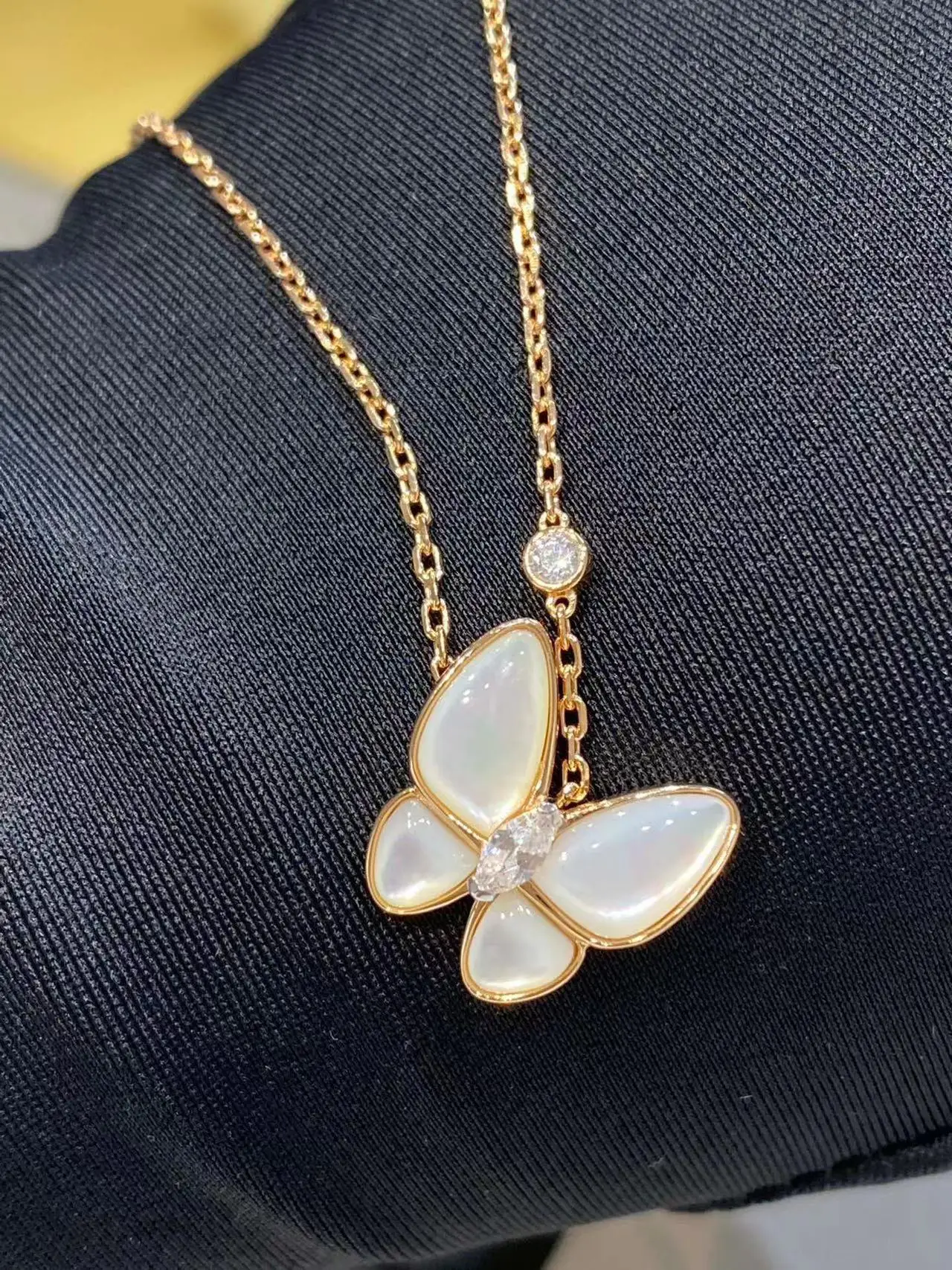 

New European And American Fashion Four-leaf Clover Butterfly Fritillary Necklace Inlaid With Collarbone Chain Women's Jewelry