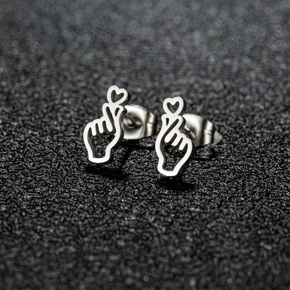 Hei■Alice Heart Earring ピアス 韓国/追跡付 Hei□Alice Heart Earring ピアス 韓国/追跡付 (Hei/ピアス
