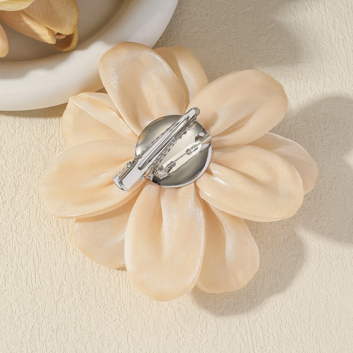 12CM New Fashion Delicate Fabric Flower Brooch for Women French Luxury Lapel Pins Party Weddings Clothing Jewelry 2025 Gifts