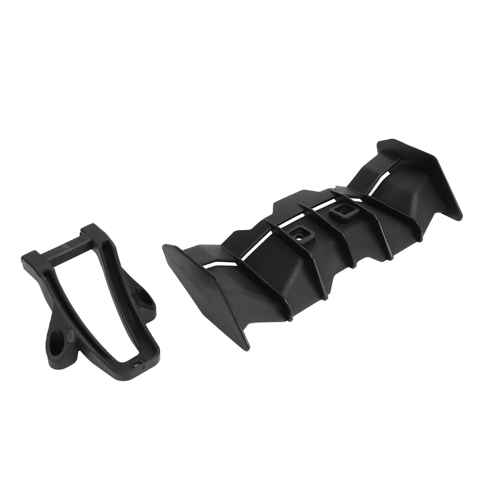 Détail de l'aile arrière RC SCY 16101 16201, matériau noir mat, design optimisé pour la stabilité.