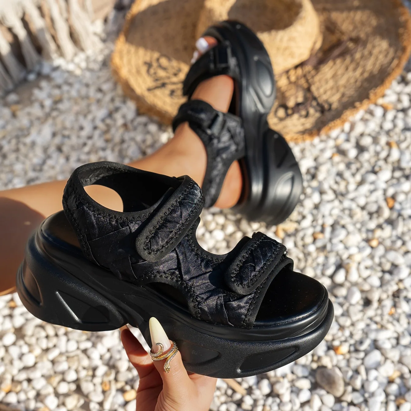 Women’s Summer Beach Sandals With Thick Sole And Platform Style_voghion.com