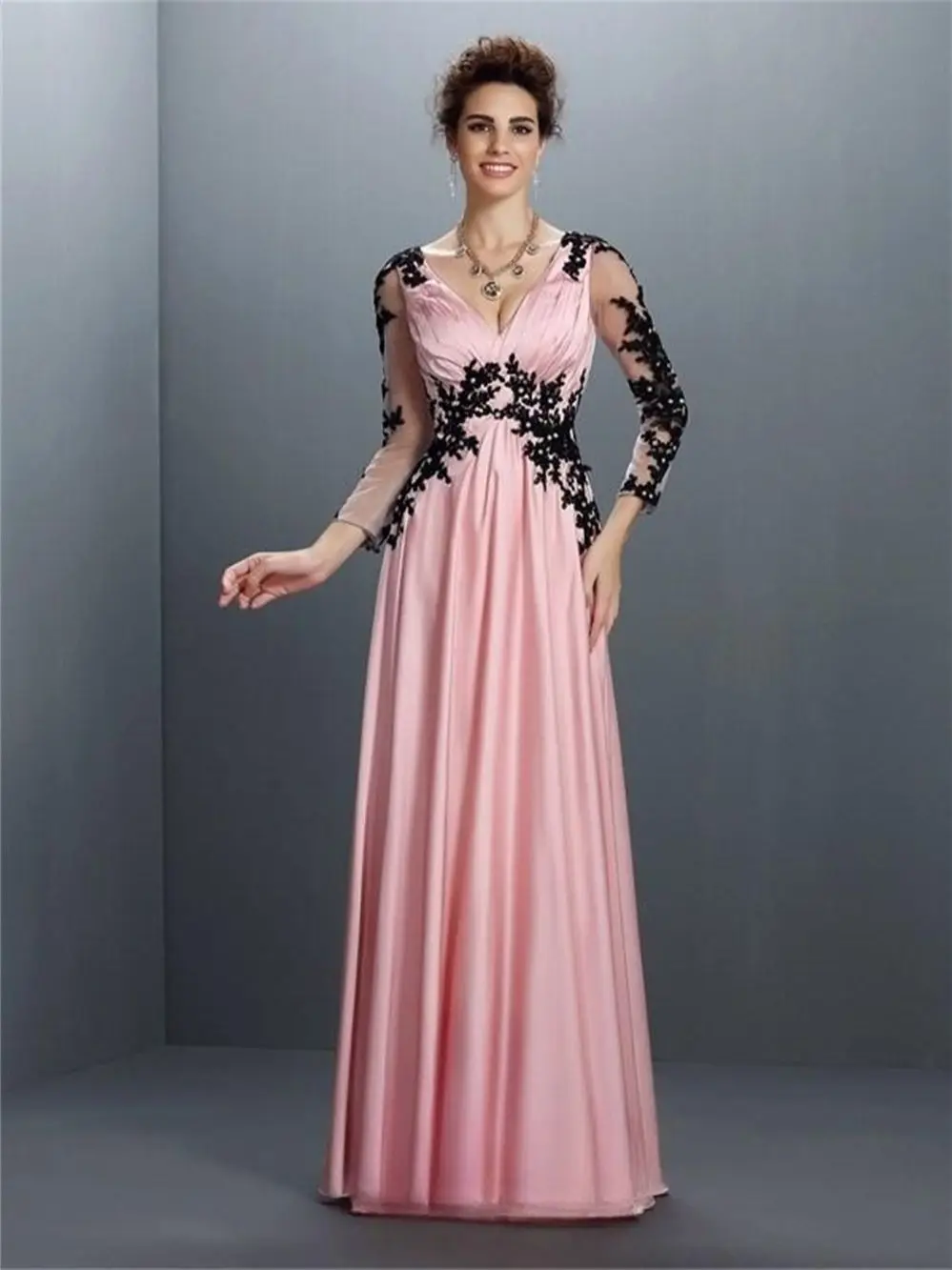 

Pink Long Sleeve Mother of the Bride Dresses Satin Applique with Pleats Women's Elegant Formal Occasion Dresses Floor Length