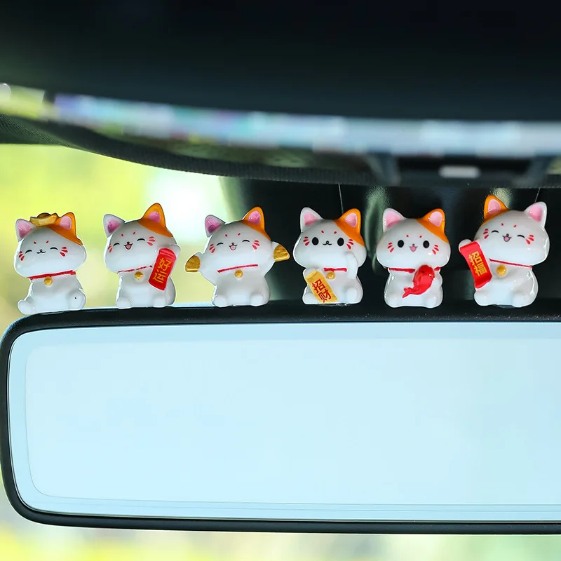 Lucky Cat Car Ornament Resin Crafts Dashboard Decor for Auto Interior Office Desk Home Decoration Cute Decoration DIY Gift