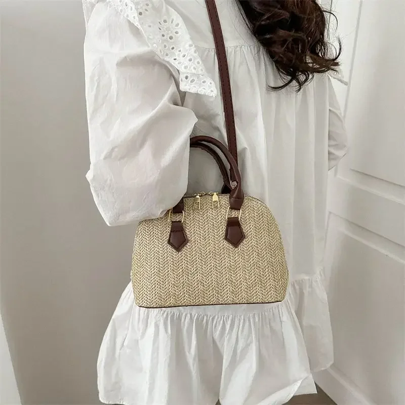 24New trendy niche design single shoulder crossbody bag retro hand woven shell bag fashionable contrasting color grass woven bag