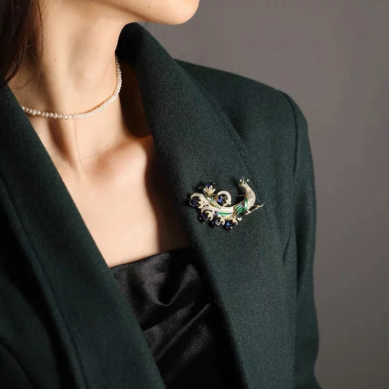 Enamel Brooch Luxury and fashionable peacock open screen brooch European and American retro colored enamel pin accessories