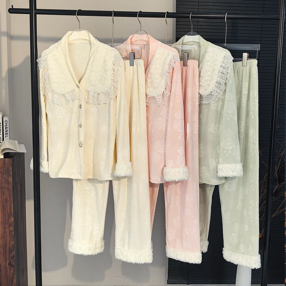 مجموعة ملابس نوم مخملية بأكمام طويلة من Sweet Rose...