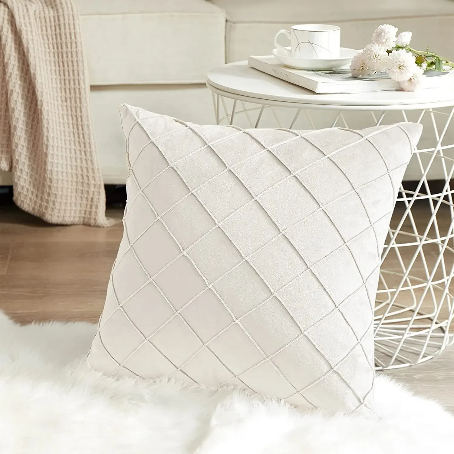 

Velvet Embroidered Simple Plaid Pillowcase 45x45cm Trendy Fashion Home Bed Sofa Cushion Suitable for Office Car Relaxation