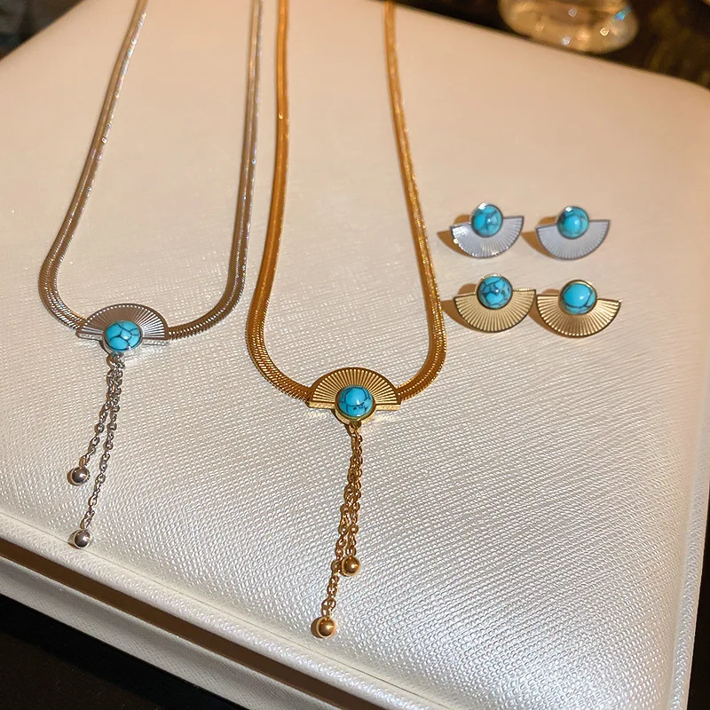 

ALLNEWME Vintage Blue Color Natural Stone Turquoise Sector Pendant Necklaces for Women Stainless Steel Chunky Herringbone Choker