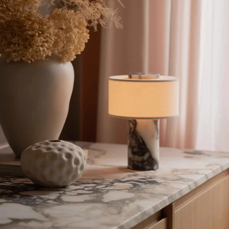 Marmor Bordlampe med Stofskærm – Trådløs, Dæmpbar LED & Touch 1