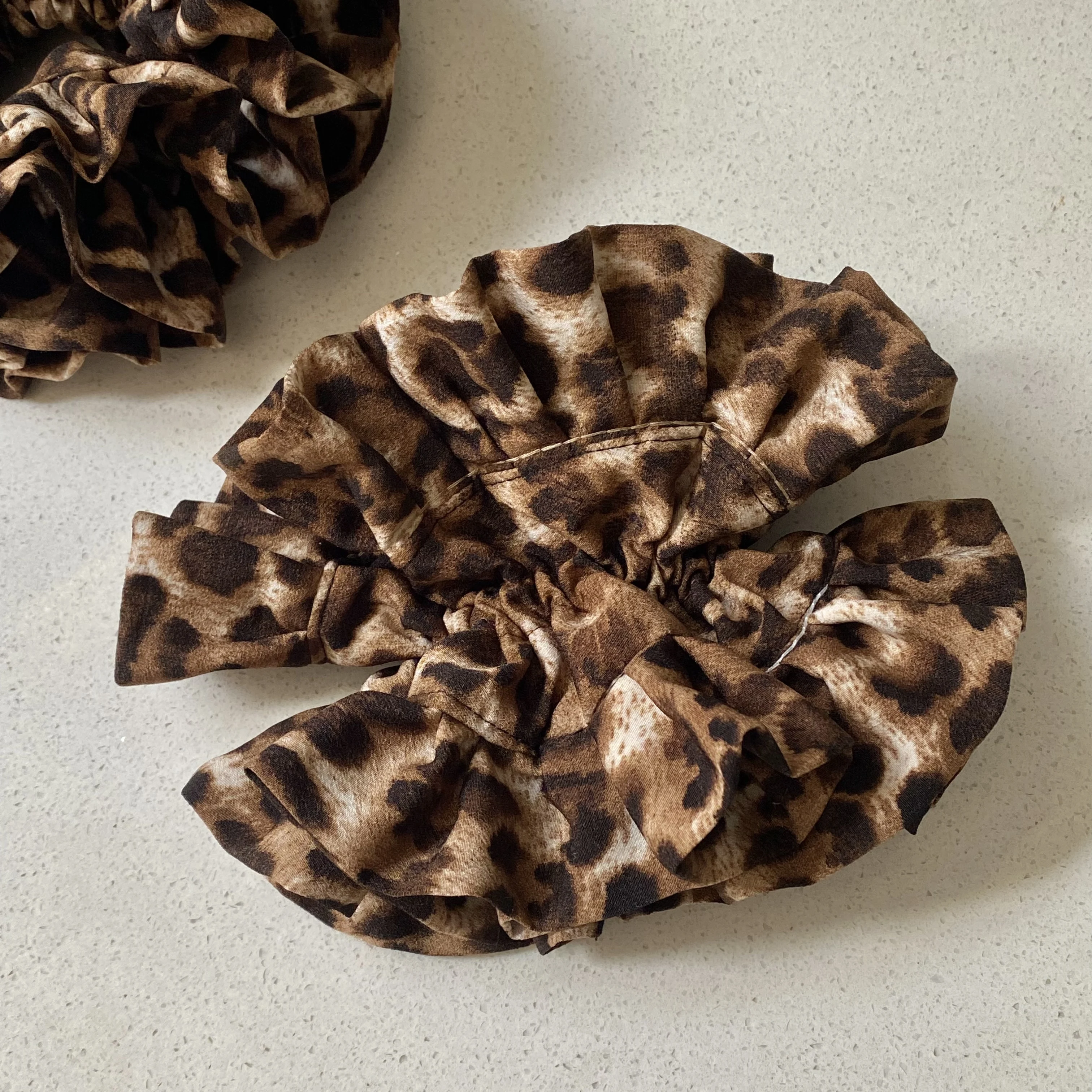 1PC Leopard Print Hair Scrunchies, Large Fluffy Elastic Hair Ties, Retro - Style Soft Hair Accessories For Women ，Daily & Party