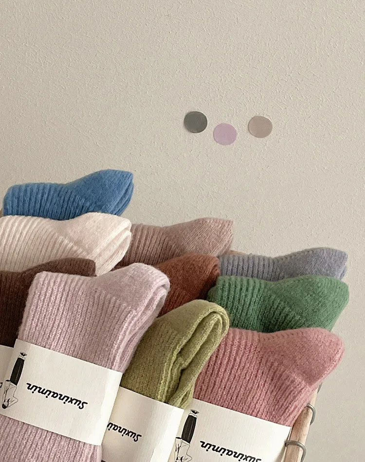 Description Picture 3 of itemCHAOZHU 3 Pairs Mixed Colors Winter Thicken Warm Women Snow Day Cold Weather Socks Loose Sox Set New Year Gift