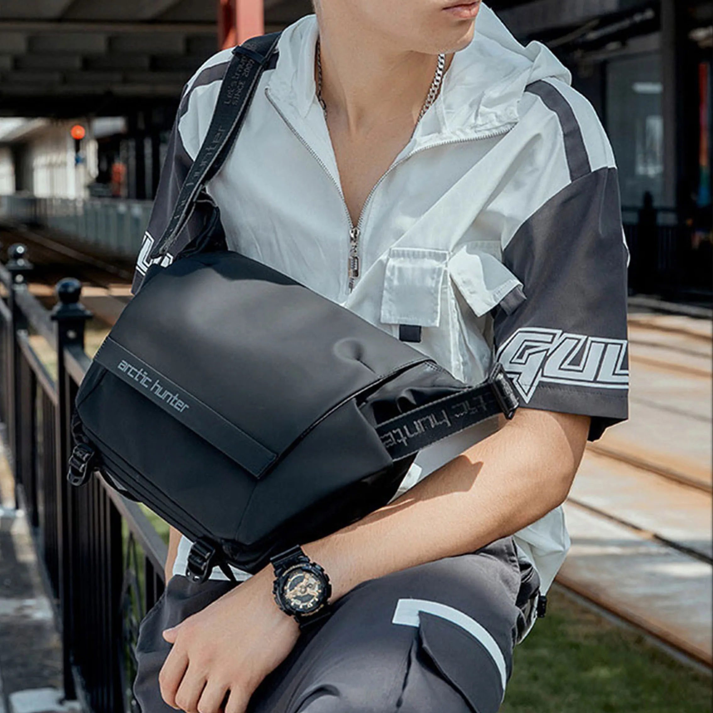 ARCTIC HUNTER Fashion Shoulder Bag Outdoor Sports Waterproof