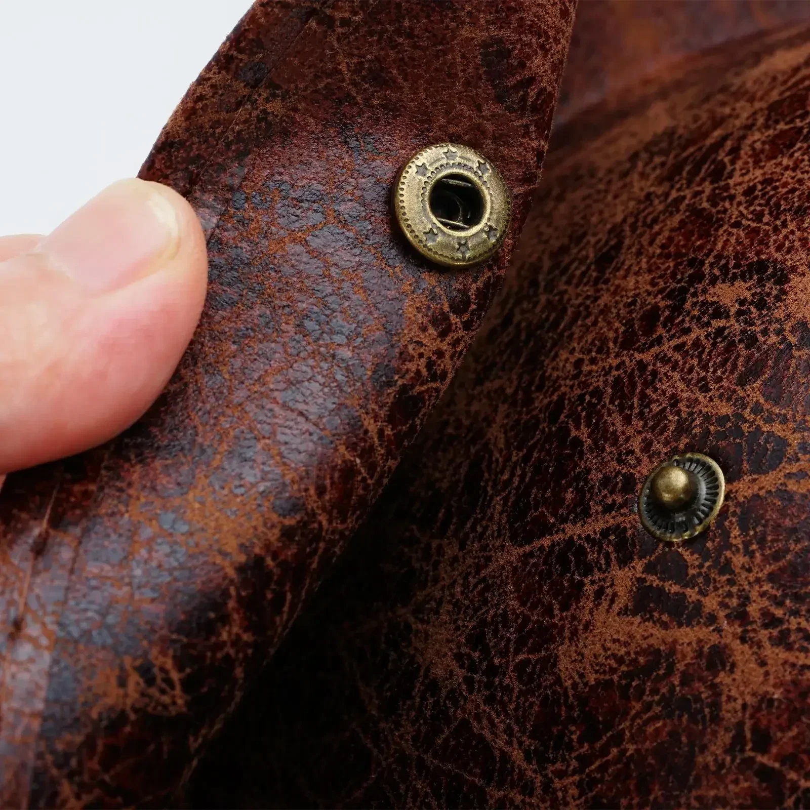 Dreiecksmütze aus Kunstleder, brauner Piratenhut aus Kunstleder für Erwachsene, Cosplay, Kostümzubehör, Piratenkostüm, ausgefallene Kleidung – Detail 11