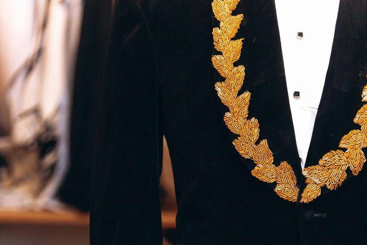 Black Velvet Men Suits Tailor-Made One Piece Blazer One Button Gold Leaves Appliques Tuxedo Business Wedding Plus Size Tailored