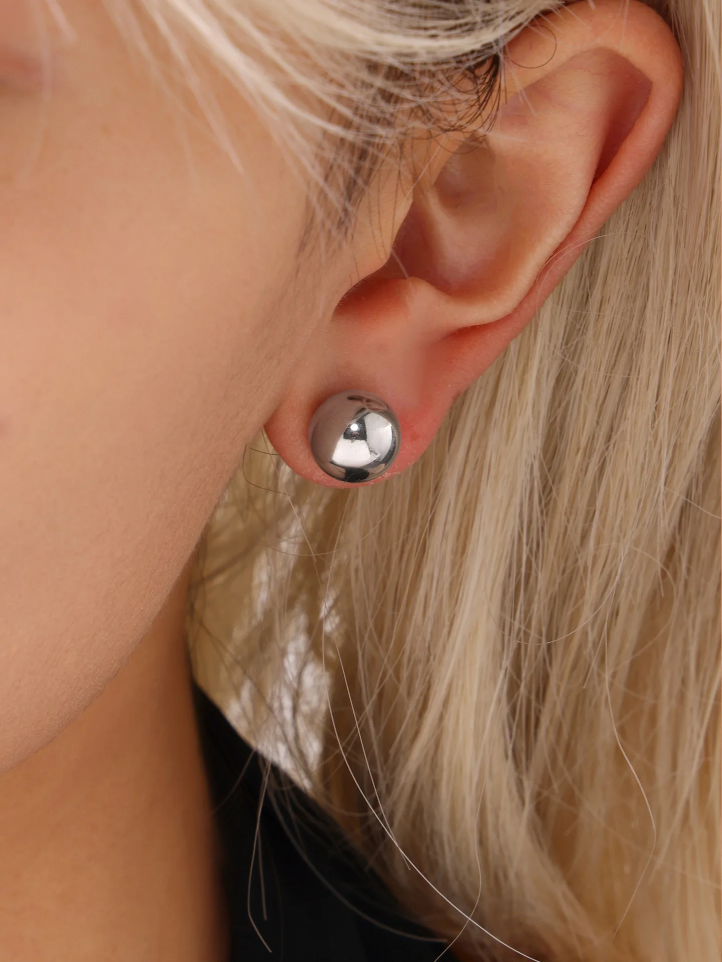 Neue Edelstahl vergoldet C-förmige große Ohrringe für Frauen Mode Ball Mädchen kleine Ohrstecker einfache wasserdichte Schmuck – Detail 4