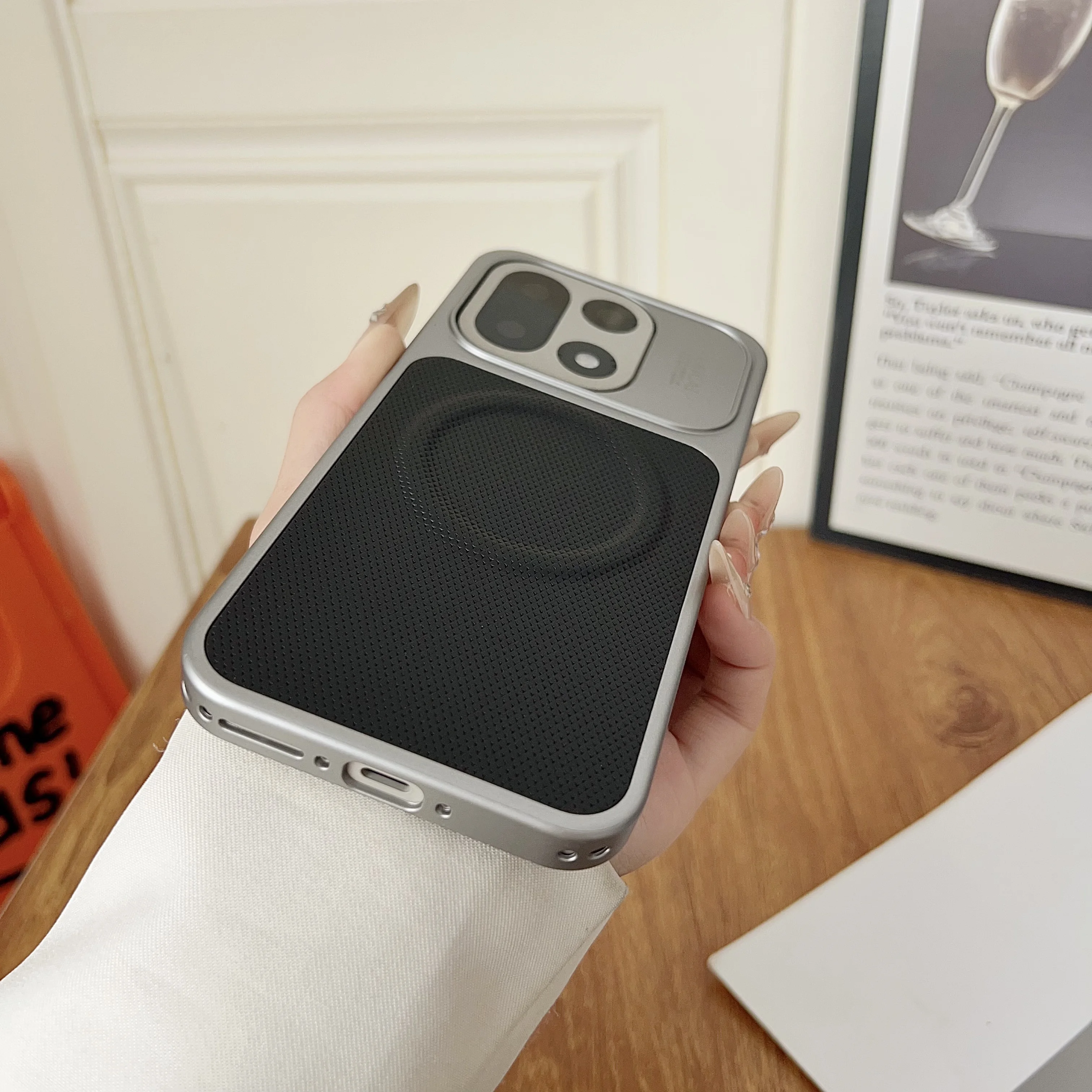 Luxury Triangular Pattern Magnetic Hard Shockproof Case