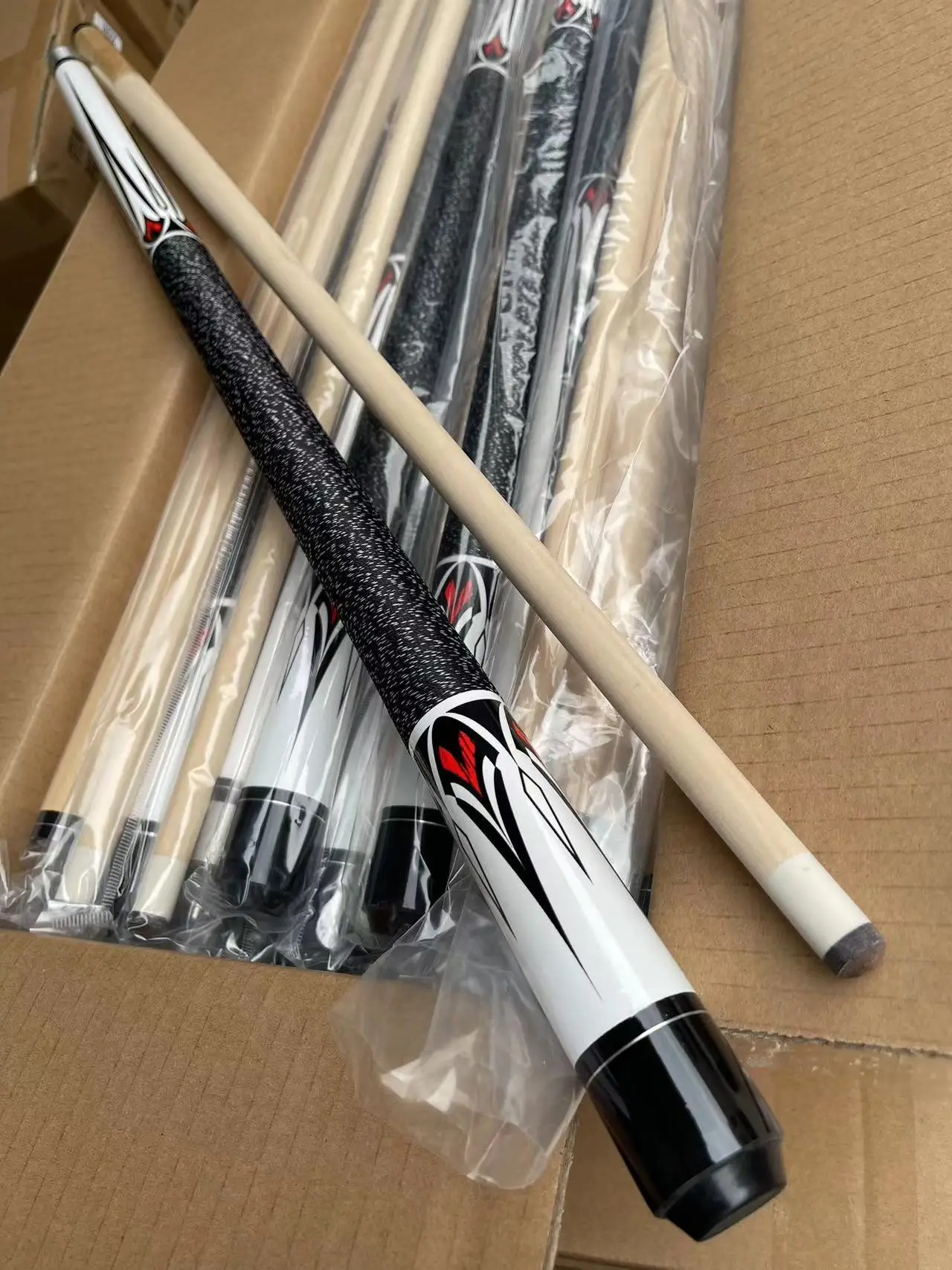 

Billiards Maple Pool Cue Stick 1/2 With 13mm Cue Tip For Nine-ball Ball With 2 Holes Billiard Case And Accessories