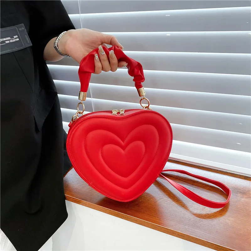 

Fashion Love Heart Shaped Shoulder Crossbody Bag Women Cute Casual PU Leather Chain Totes Designer Handbags Sling Purse