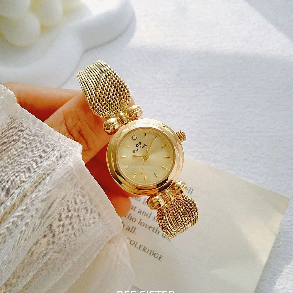 ساعة نسائية ذهبية عتيقة بحزام شبكي مقاوم للماء كوا...