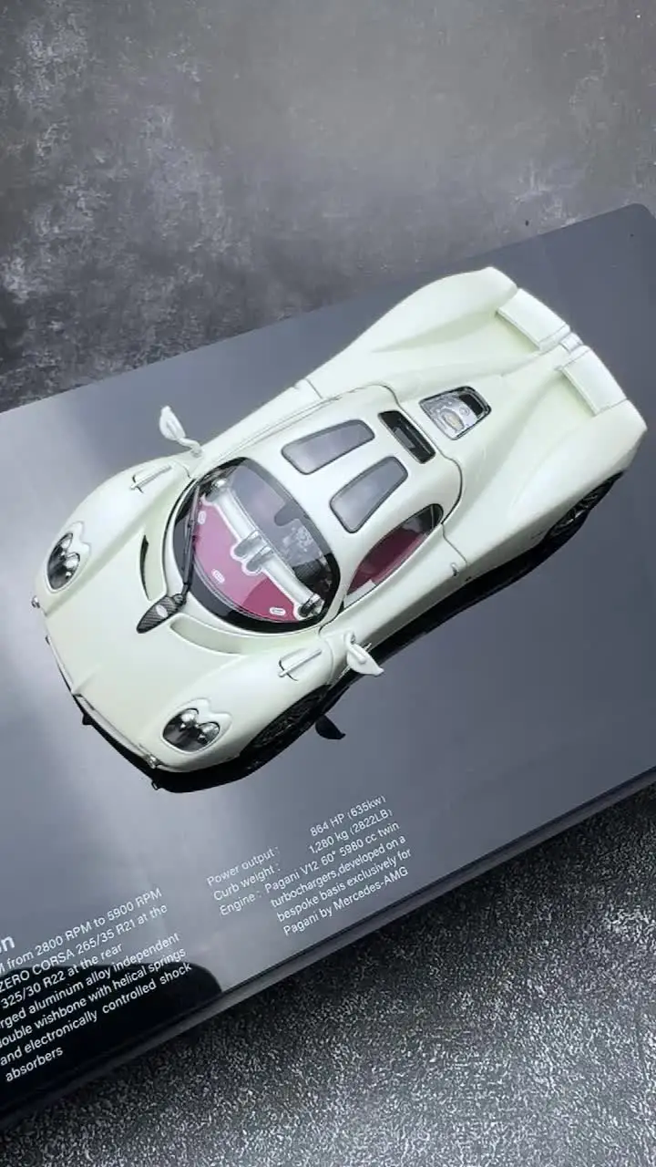 LCDモデル 1/43スケール パガーニ・ウトピア 合金製 フルオープンカー