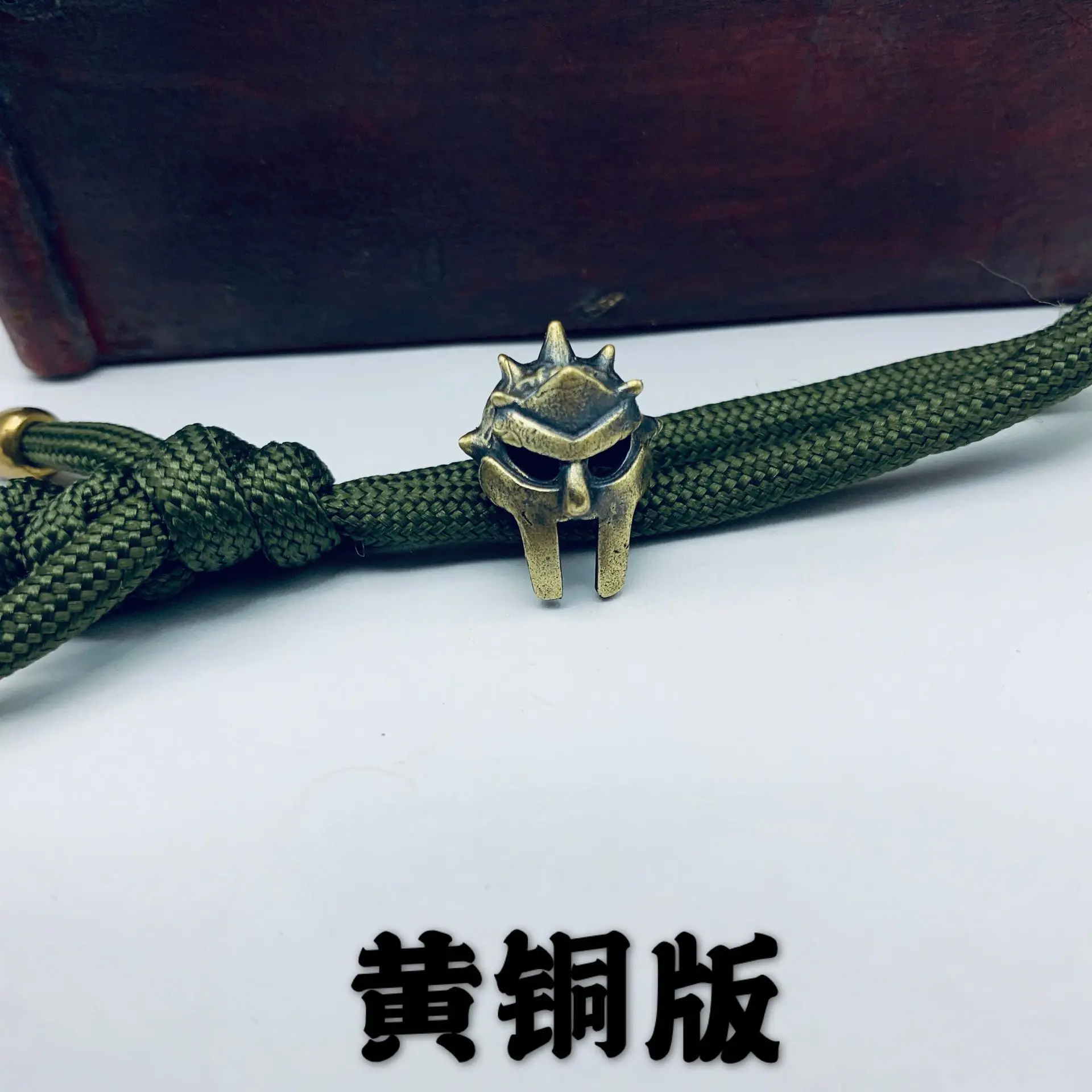 Collier En Coquillages Avec Pendentif En Forme De Triangle